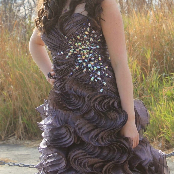 Size 6 Amethyst strapless prom dress - Picture 1 of 6